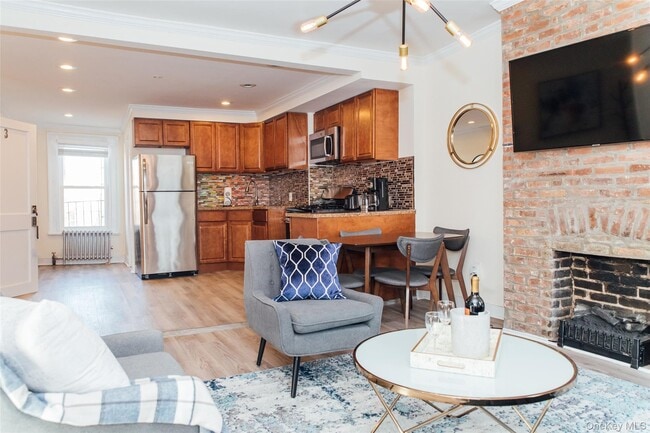 Building Photo - 27 Vanderbilt Ave