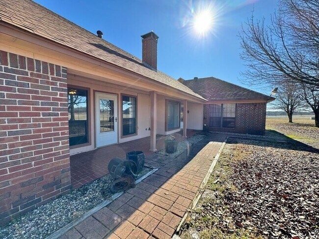 Building Photo - 30 Oakridge Cir