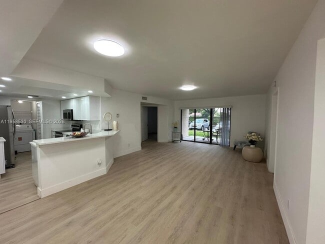 Foto del edificio - 9166 W Atlantic Blvd