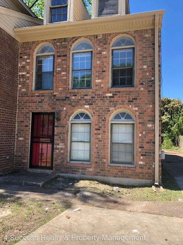 Primary Photo - 2 br, 1.5 bath House - 3439 S. Mendenhall Rd.