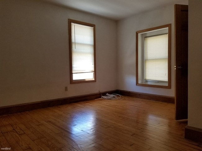 Building Photo - 261 Princeton St