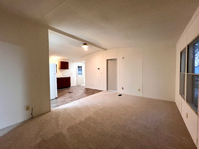 Foto del edificio - 413 Elm Ln