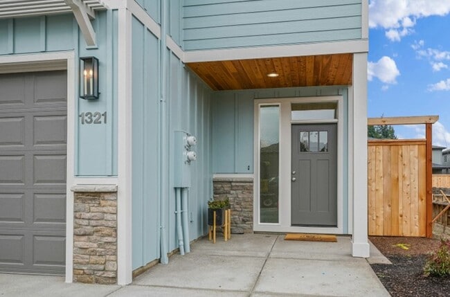 Foto del edificio - 1321 Oppek St NE