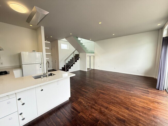 Building Photo - The contemporary residential unit townhouse