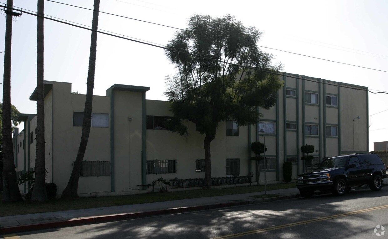 Foto principal - 3018 W 67th St