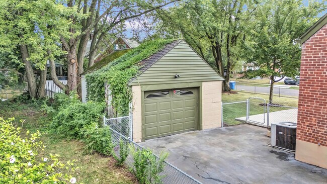 Building Photo - 116 Morse St