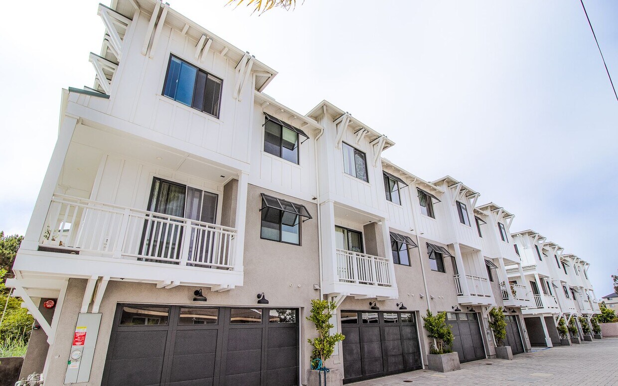 Primary Photo - Enjoy Living in Carlsbad Village!