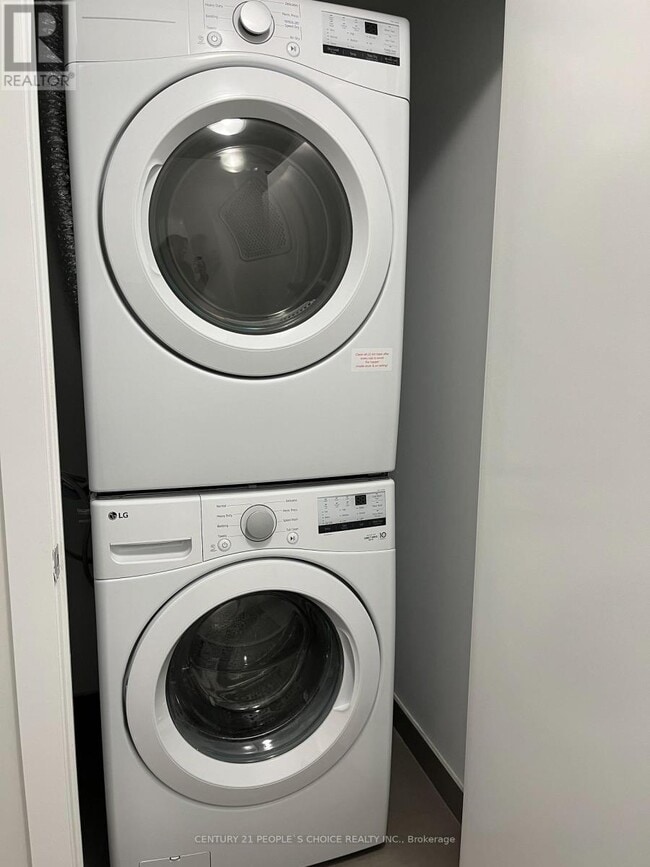 Photo du bâtiment - 4130 Parkside Village Dr