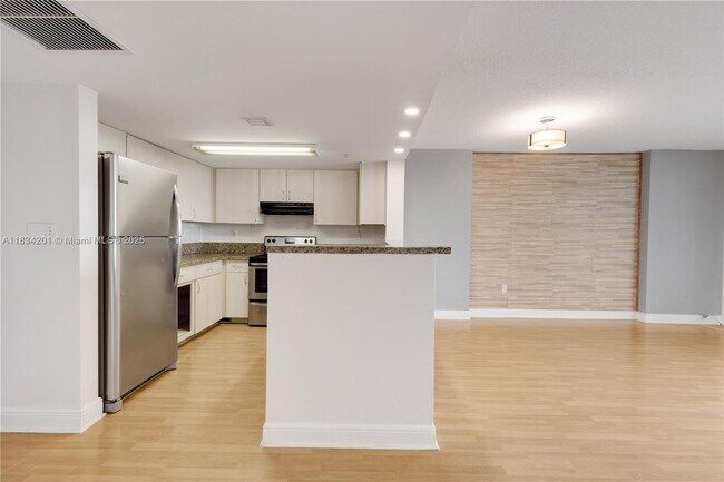 Building Photo - 3000 Coral Wy