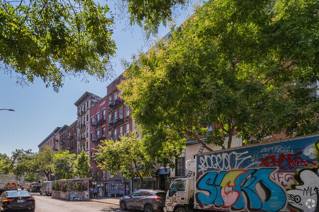 24 Saint Marks Pl New York, NY 10003 - 24 Saint Marks Pl