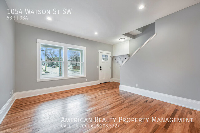 Building Photo - 1054 Watson St SW
