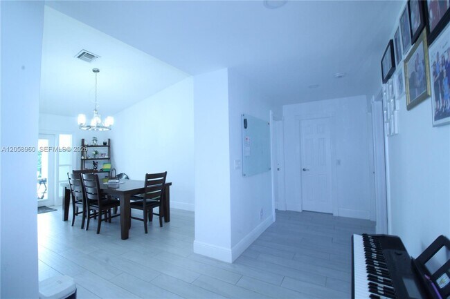 Foto del edificio - 6486 Woodbury Rd