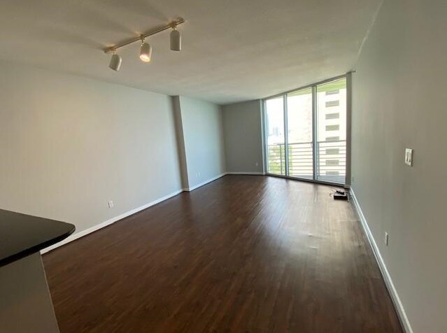 Foto del edificio - 325 S Biscayne Blvd