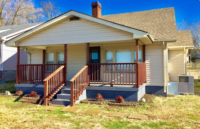 Foto del edificio - Don't Look Past this Home in Old Hickory!