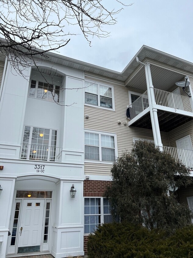 3317 Stratford Ct Unit 2E, Lake Bluff, IL 60044 Condo for Rent in