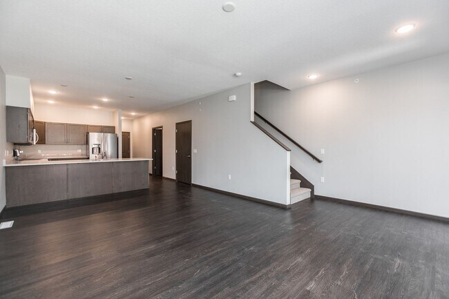 Building Photo - End Unit Townhome Just Blocks Away From Do...