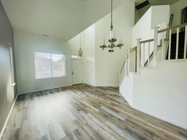 Building Photo - Stunning SOLAR Home with Heated Pool / Spa...