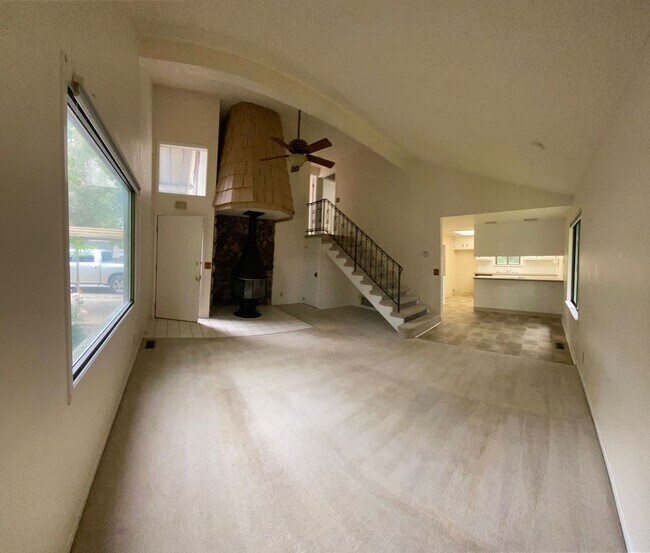 Building Photo - Private Setting