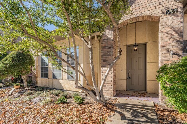 Building Photo - UPDATED and SPACIOUS 3/3 Townhome near Cou...