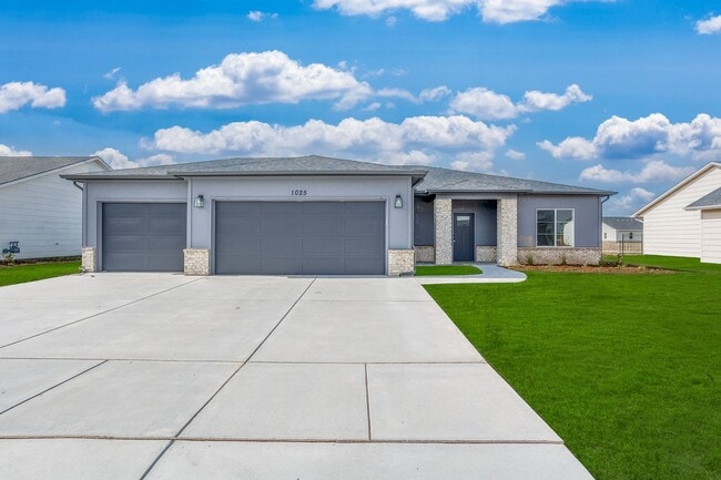 Building Photo - 1025 W Long Path Ct