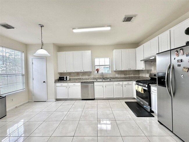 Building Photo - 2214 Bristol Bend Ln