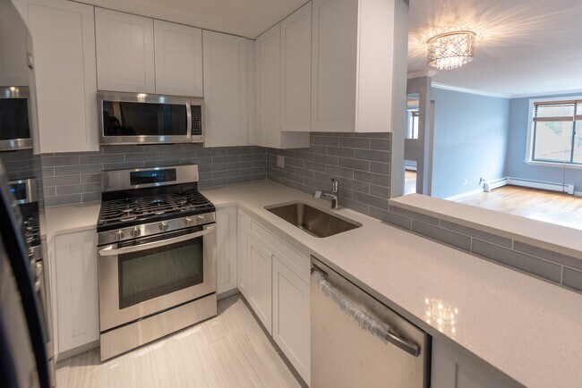 Building Photo - 6060 N Ridge Ave