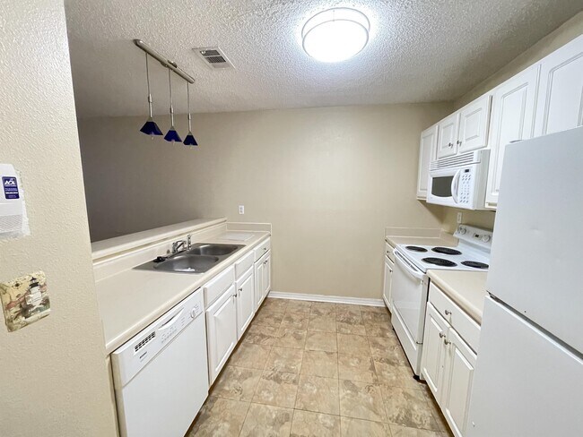 Foto del edificio - 495 Keystone Rd