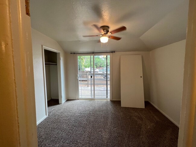 Building Photo - 727/731 W 6th Street