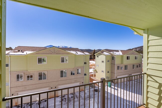 Foto del edificio - Great Location Woodland Park Townhome!