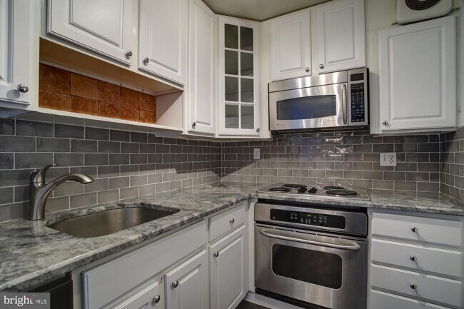 Building Photo - 900 N Stafford St