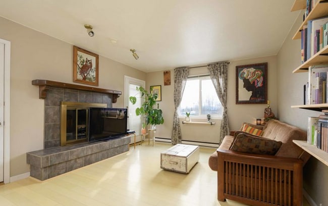 Building Photo - Elevate your Lifestyle!, Close to Everythi...