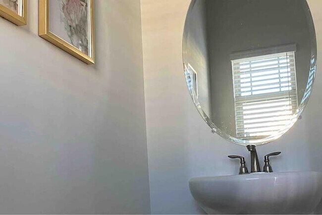 Foto del edificio - 5359 Creekview Way