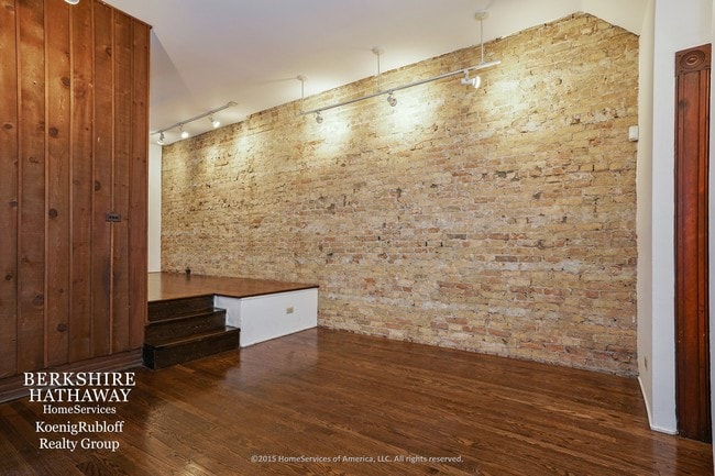 Building Photo - 417 W Webster Ave