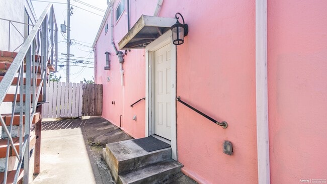 Building Photo - 653 St Francis Blvd