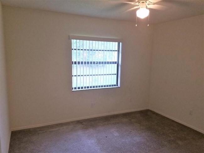 Building Photo - 13303 - B N. Ola Tampa FL, 33612