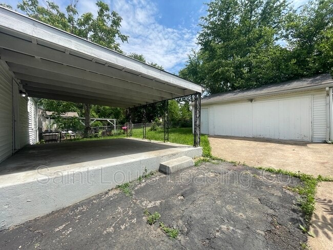 Building Photo - 6042 Evergreen Blvd