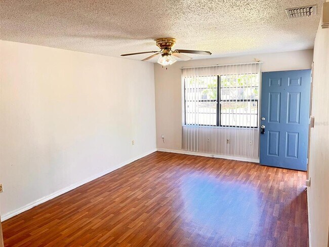 Foto del edificio - 324 Sherborne Ln