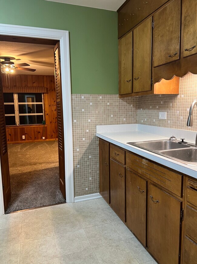 Kitchen looking into Family Room - 1809 W Forest Ave