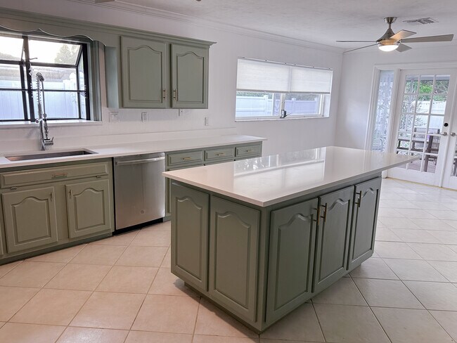 Foto del edificio - 1285 SW 14th St