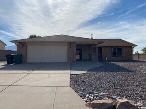 Building Photo - 2058 Columbia Ct NE