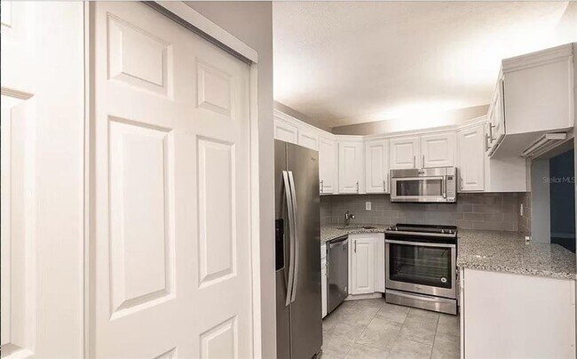 Building Photo - 2568 Pine Ridge Way S