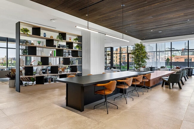 Building Photo - 220 N Elizabeth St