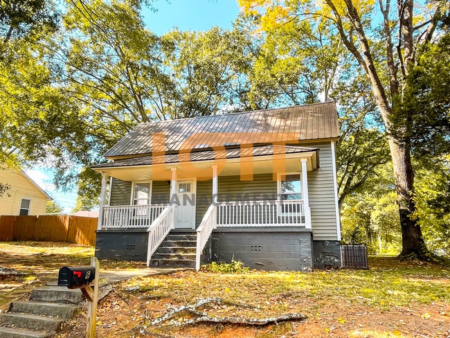 Building Photo - 6 Pelzer St
