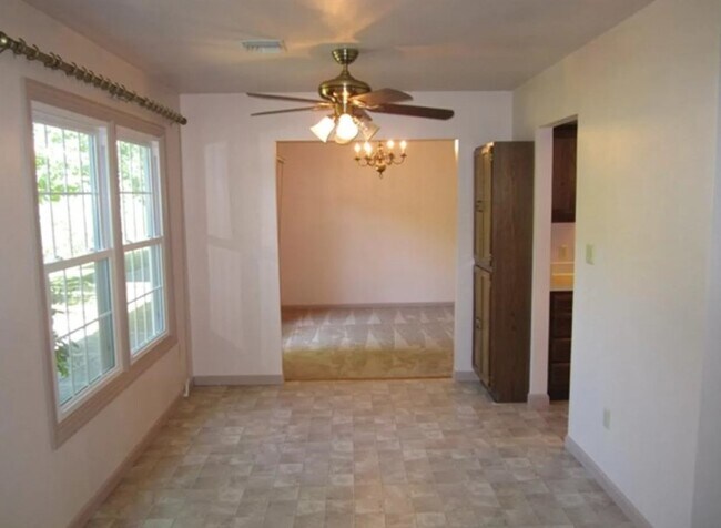 Dining Area - 213 Crescent Dr