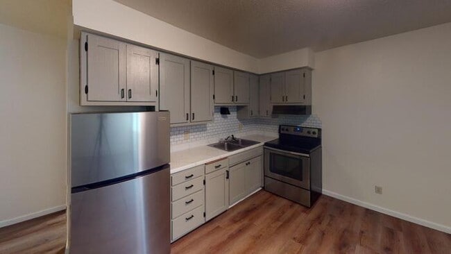 Building Photo - 229 S Grove St