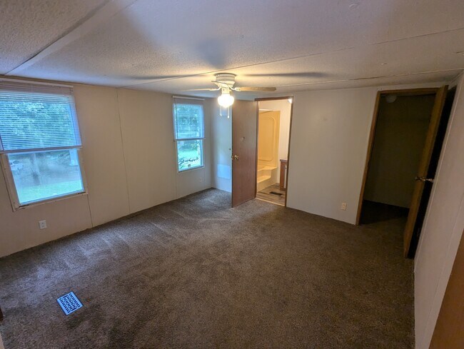 Building Photo - 48 Ransdell Way