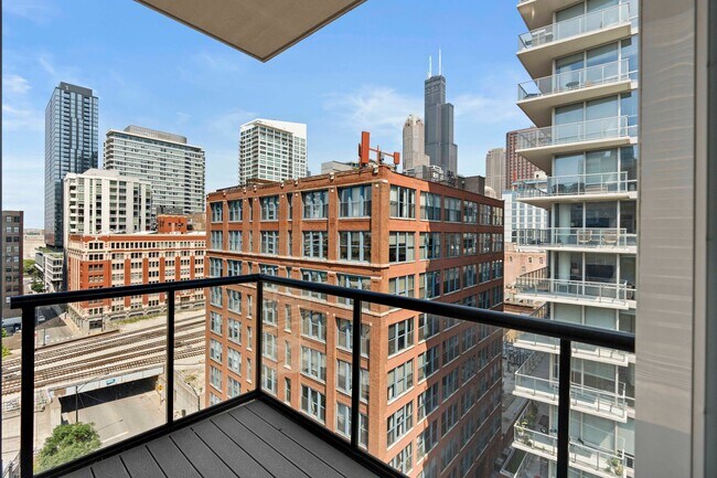 Building Photo - 846 S Clark St