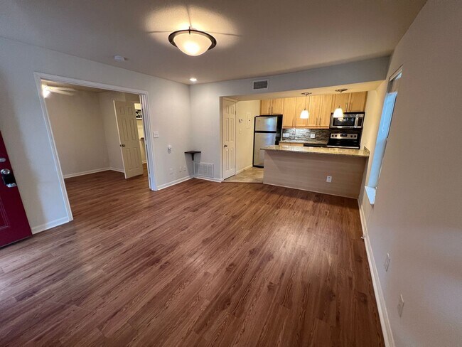 Building Photo - Fantastic Luxury 1-1 in the heart of Allan...