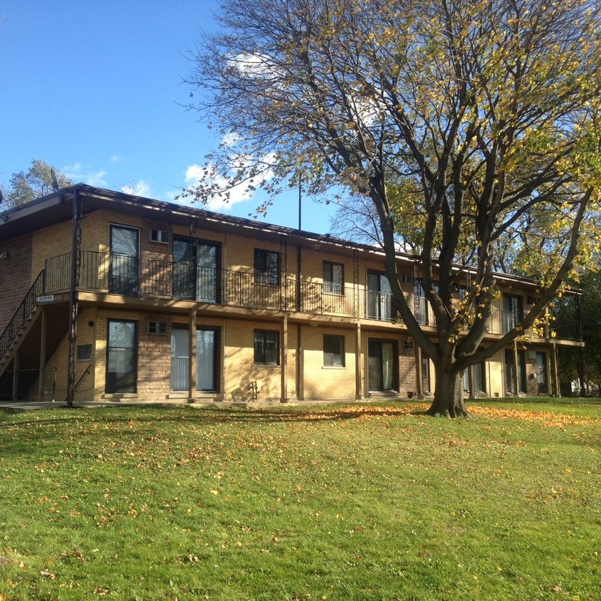 Primary Photo - 15301 Knox Ave