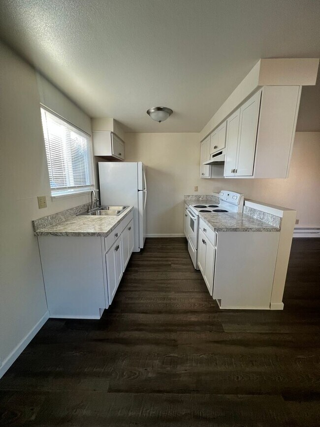 Foto del edificio - One Bedroom, One Bathroom Downstairs Apart...